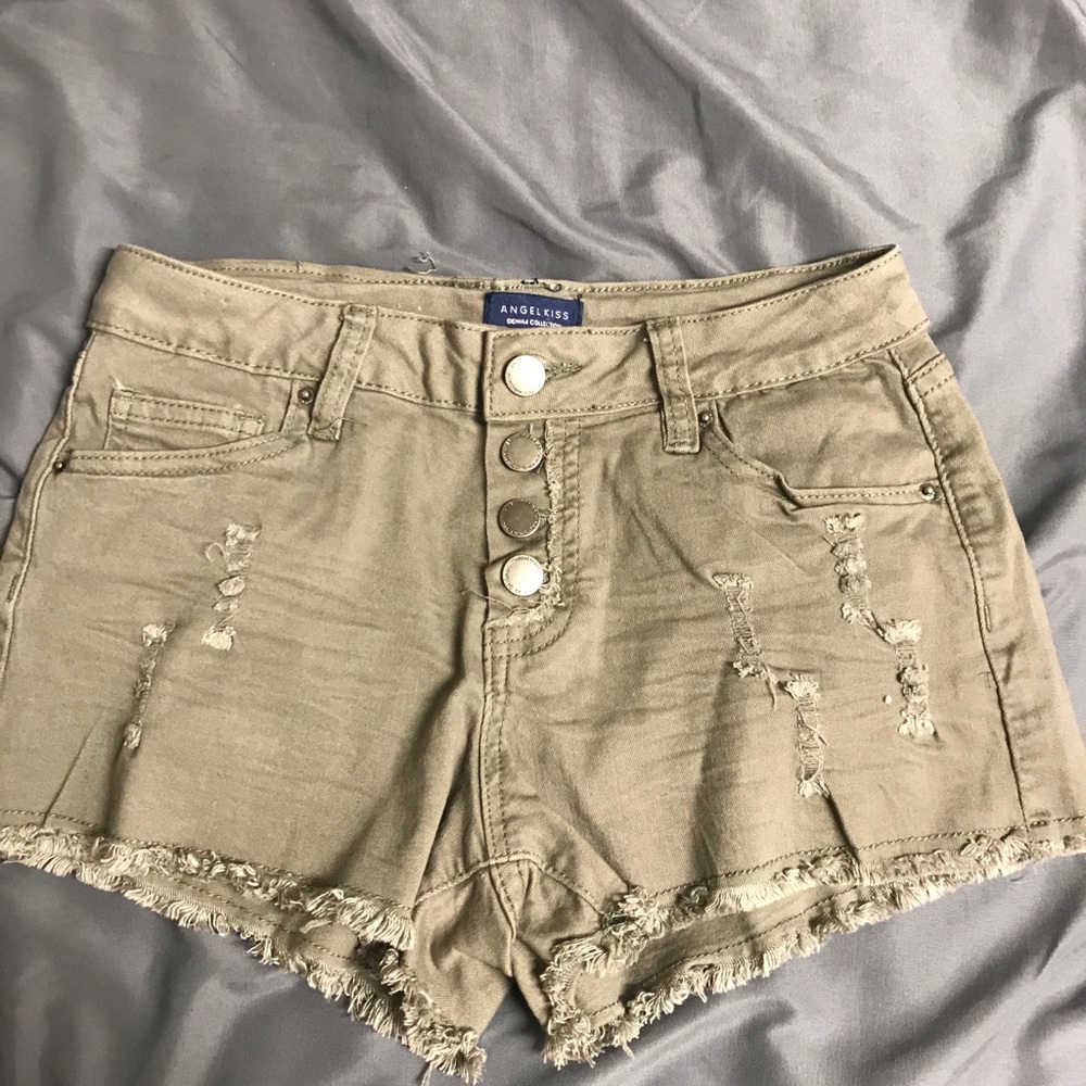 Olive green mid rise shorts